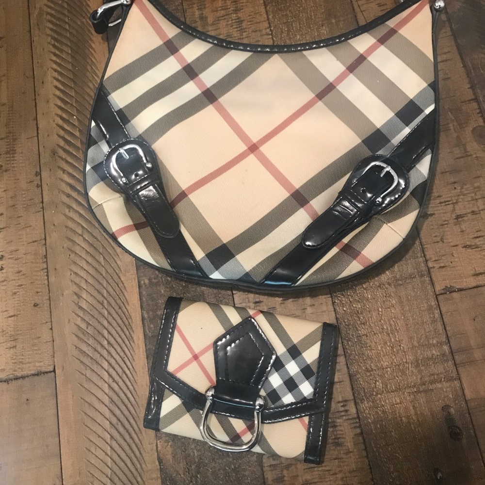Burberry Larkin hobo purse with wallet
